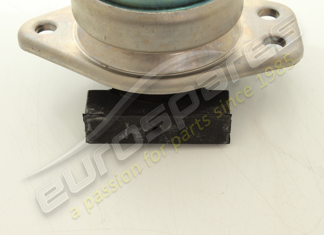 new ferrari rh flexible engine mounting. part number 259756 (3)