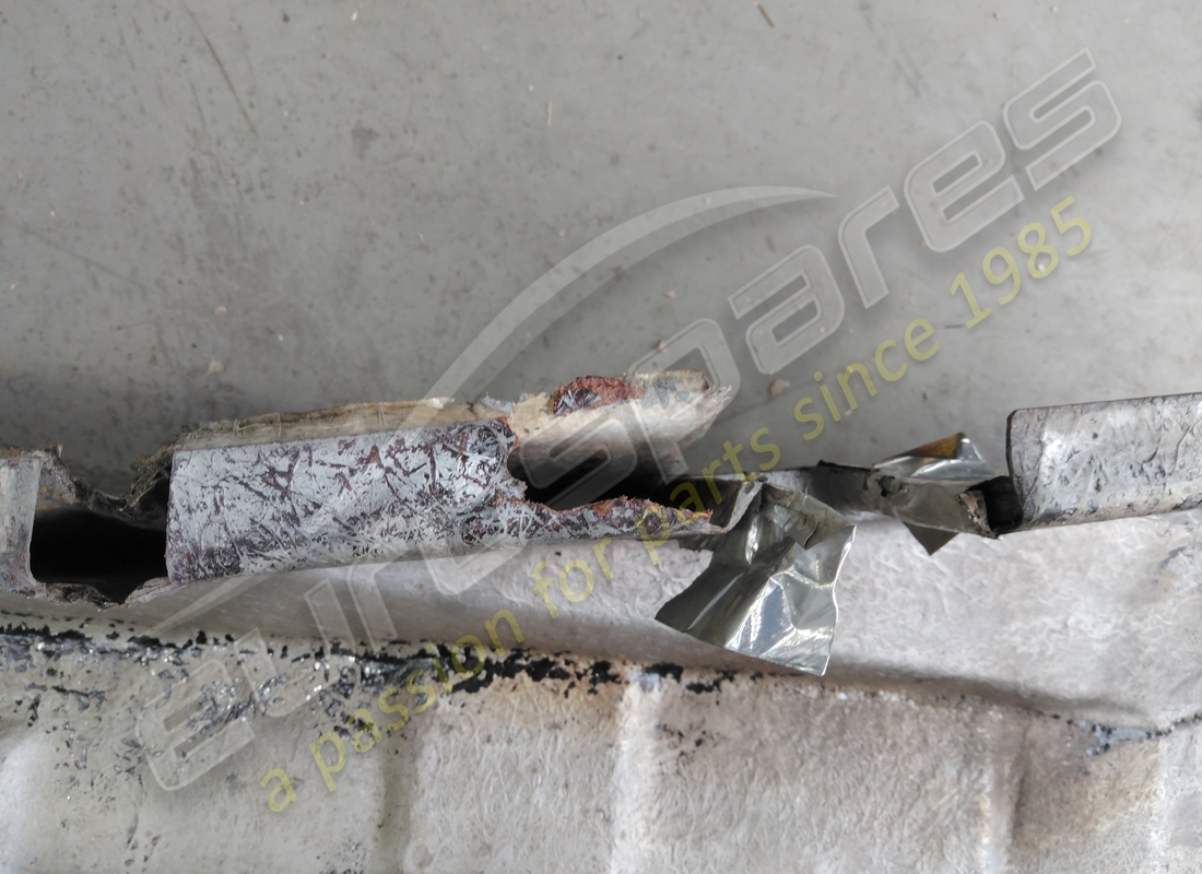 damaged ferrari tunnel insulation. part number 64699400 (2)