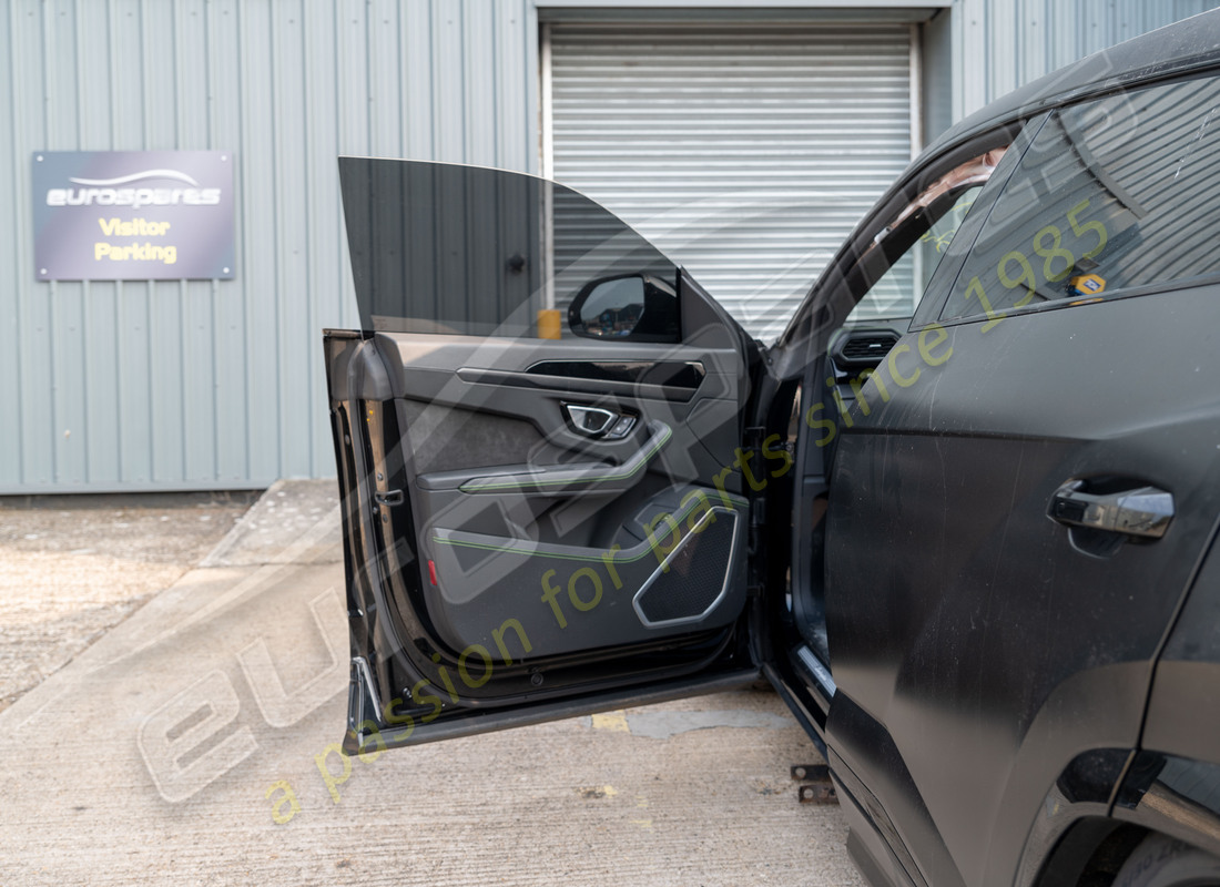 lamborghini urus (2022) with 11402, being prepared for dismantling #15