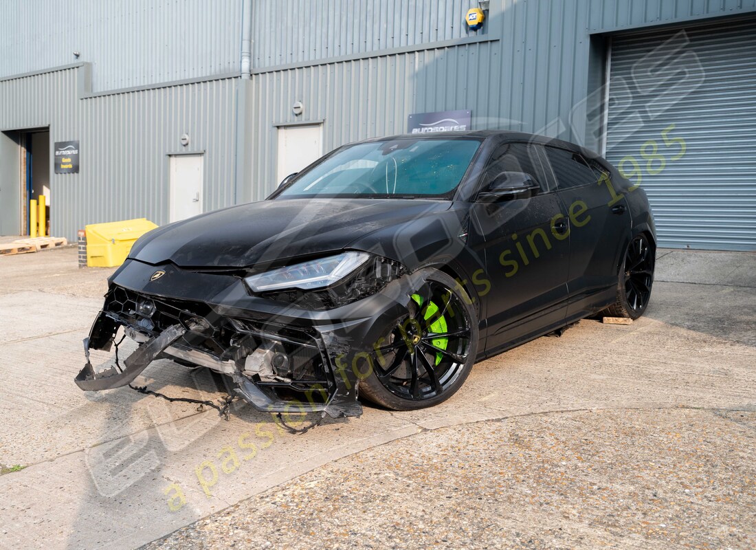 lamborghini urus (2022) with 11402, being prepared for dismantling #1