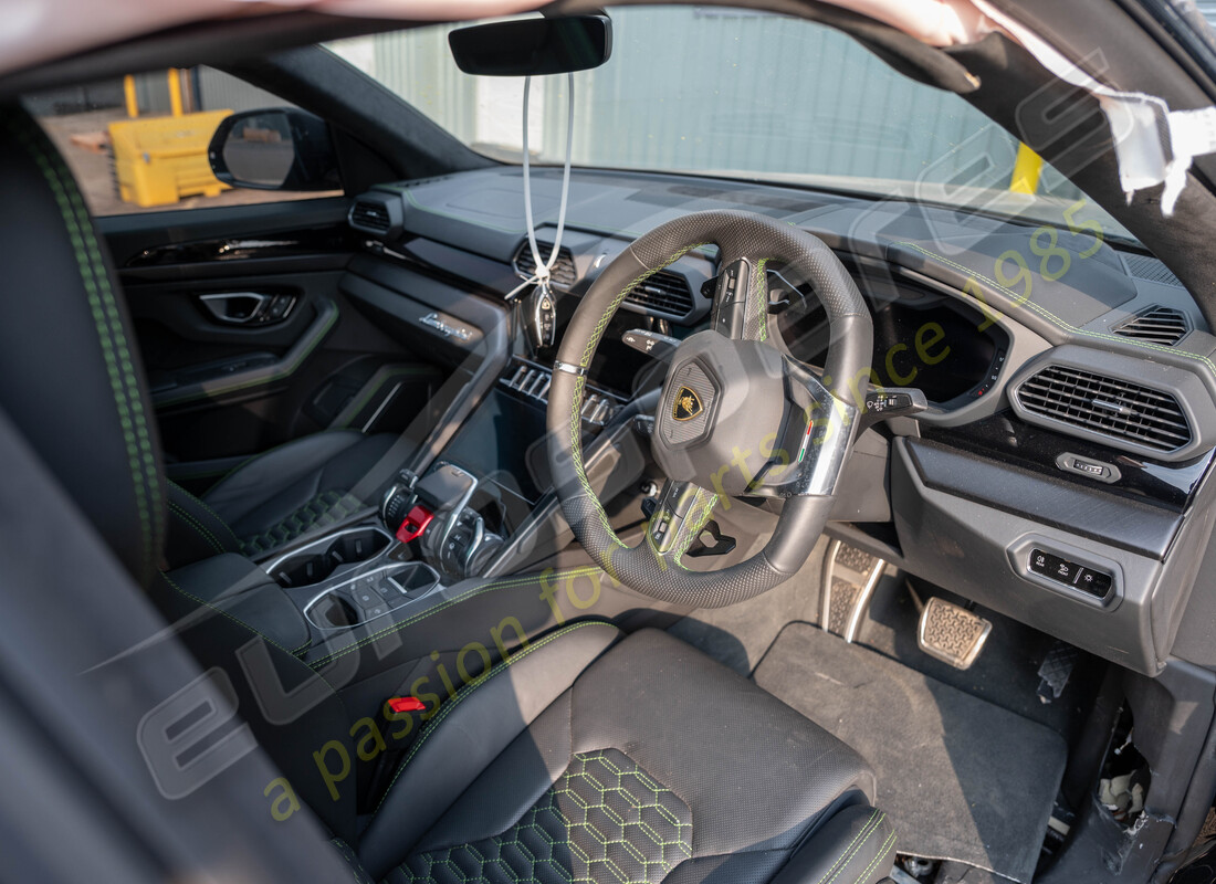 lamborghini urus (2022) with 11402, being prepared for dismantling #9