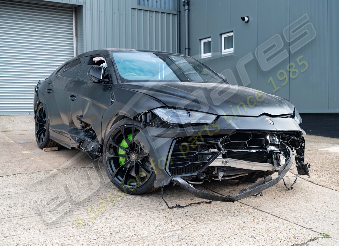 lamborghini urus (2022) with 11402, being prepared for dismantling #7