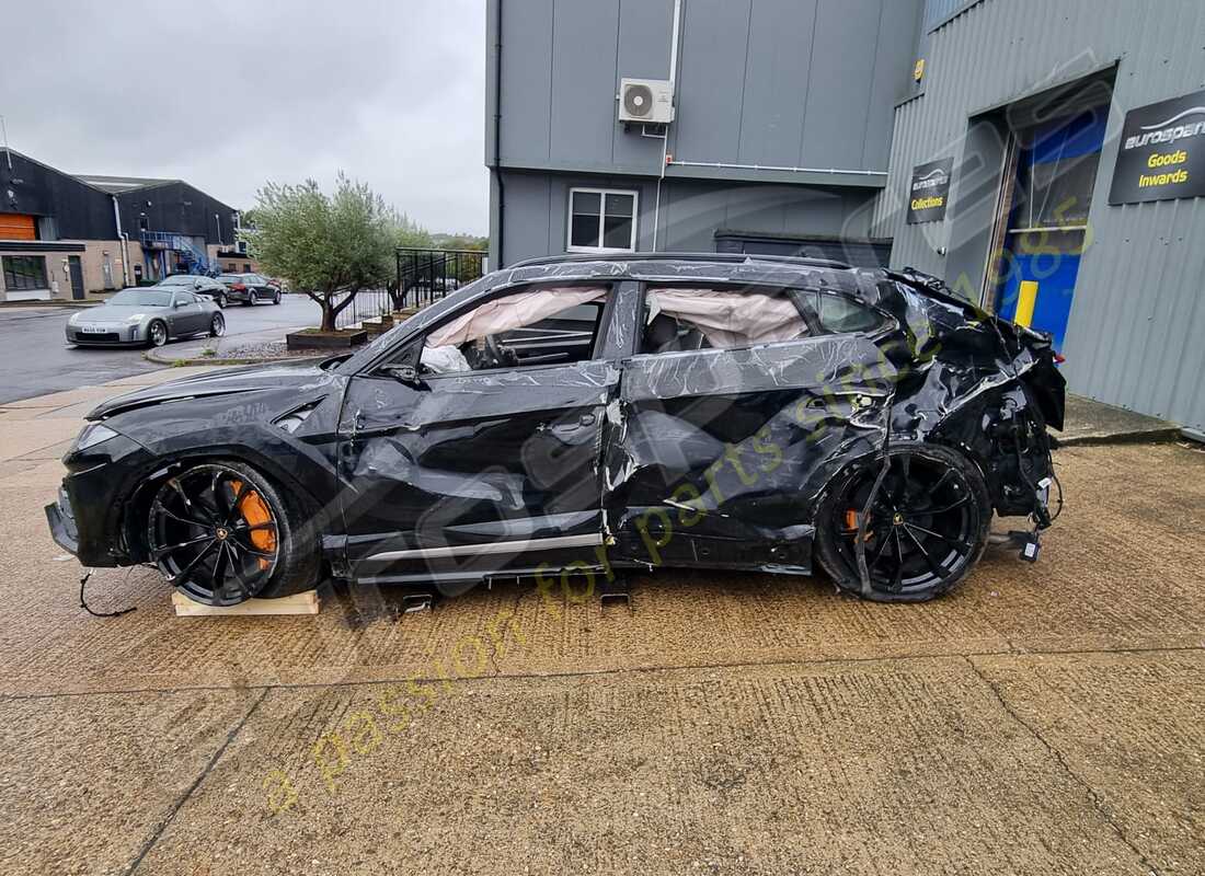 lamborghini urus (2020) with 7,343 miles, being prepared for dismantling #2