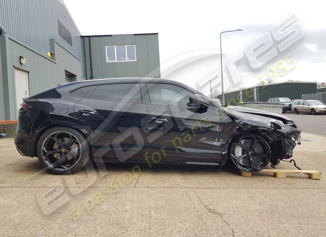 lamborghini urus (2020) with 16,266 miles, being prepared for dismantling #6