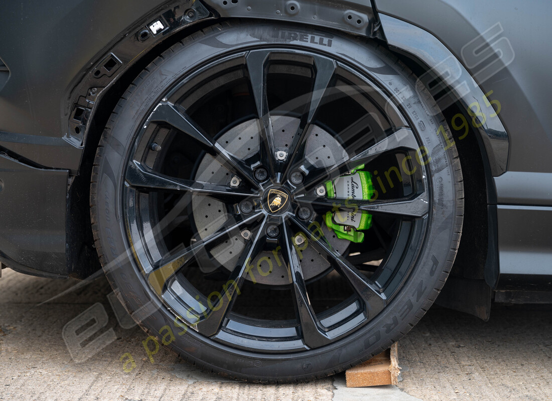 lamborghini urus (2022) with 11402, being prepared for dismantling #21