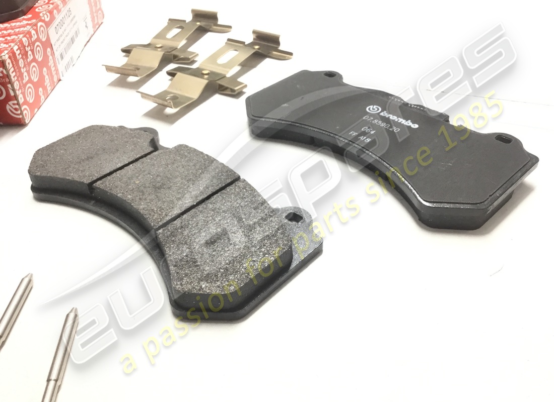 new ferrari kit of front brake pads steel disc. part number 70001125 (2)