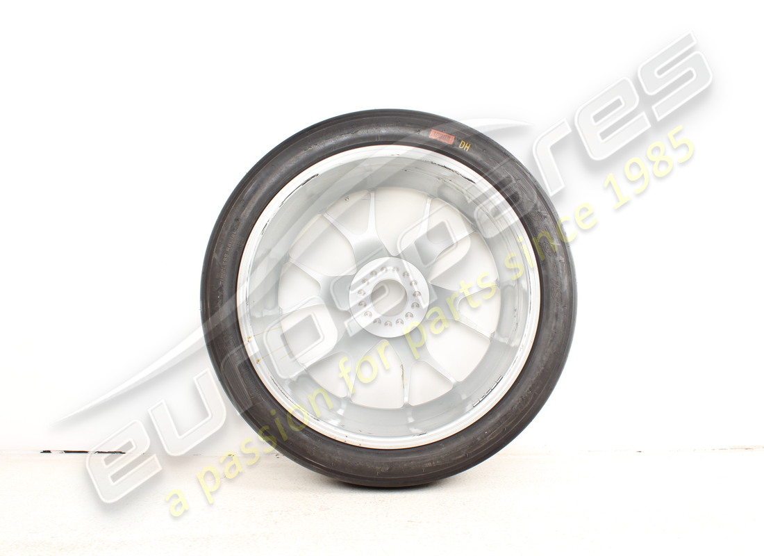 damaged ferrari front wheel. part number 341319 (2)