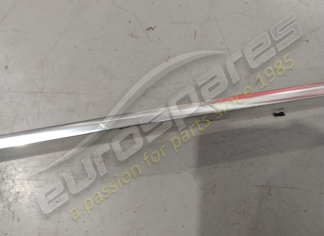 used ferrari rh gutter moulding. part number 40114308 (3)