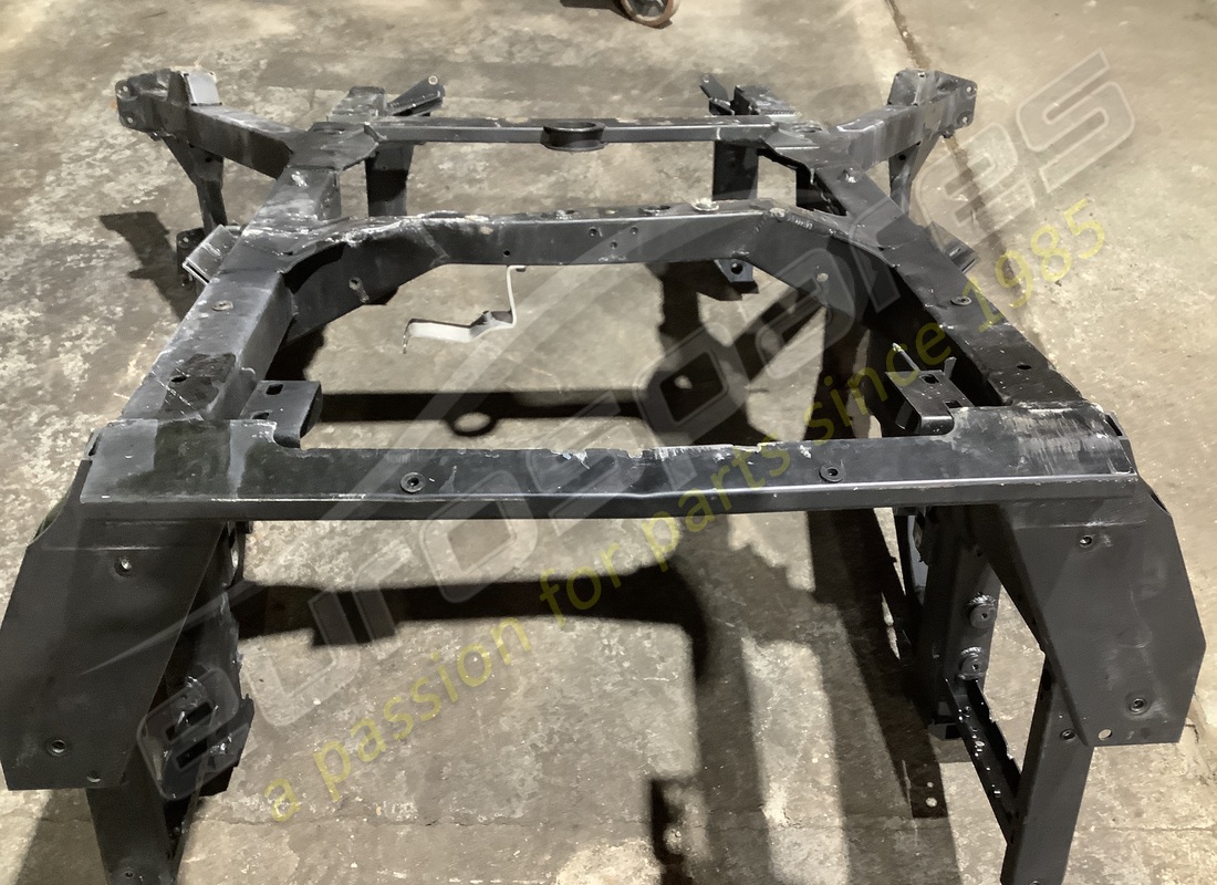 damaged lamborghini rear end. part number 470813031f (5)