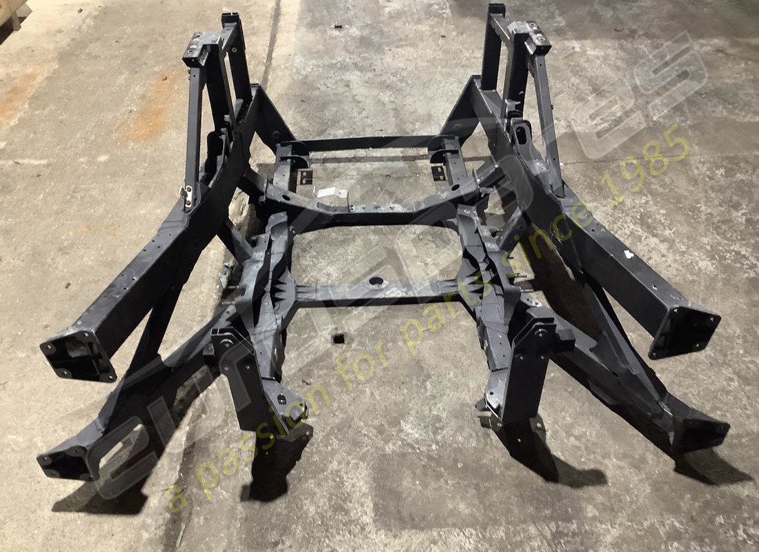 damaged lamborghini rear end. part number 470813031f (2)