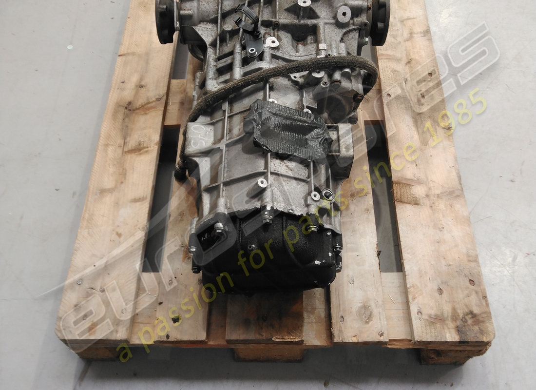 used lamborghini transmission. part number 086300045j (3)