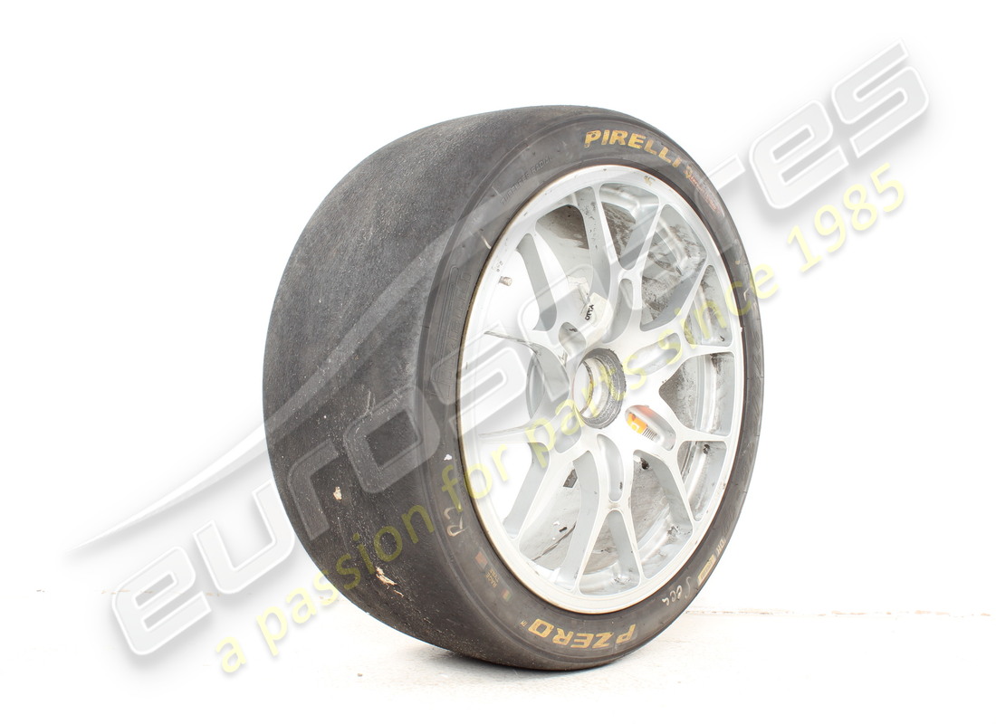 used ferrari front wheel. part number 341319 (2)